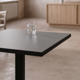 Tavolo per bar ALFA S 68x68 grigio cenere con bordo nero opaco